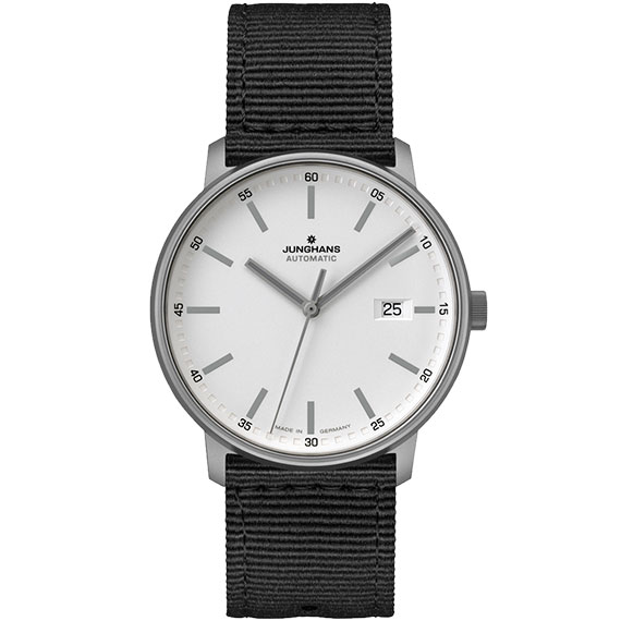 Junghans FORM A Titan mit Gewebearmband